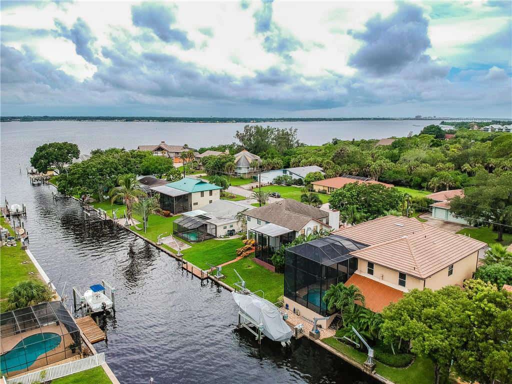 Ellenton FL-Bradenton Metal Roof Installation & Repair Contractors